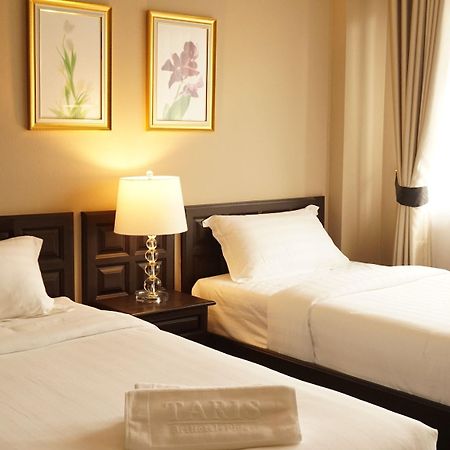 Taris Art Hotel Phrae Ngoại thất bức ảnh