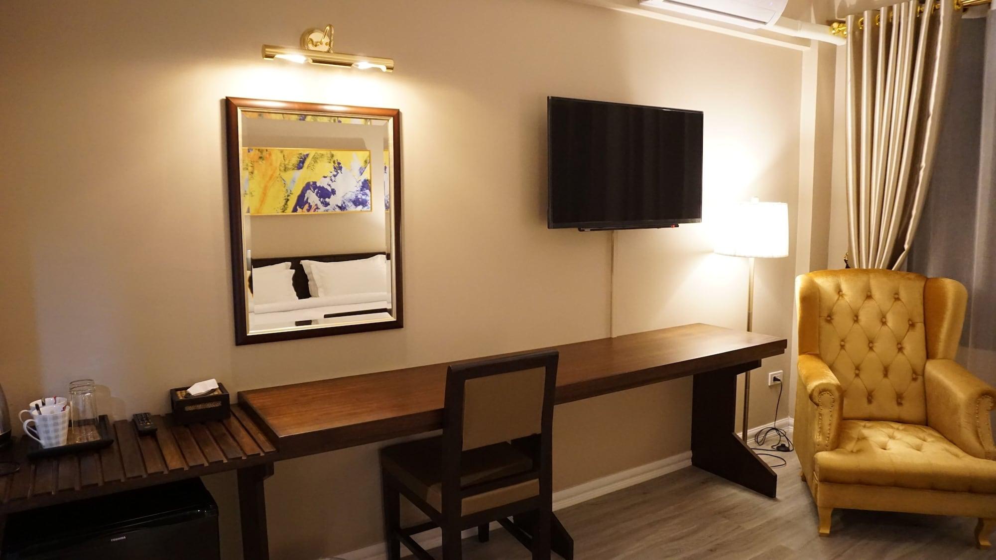 Taris Art Hotel Phrae Ngoại thất bức ảnh
