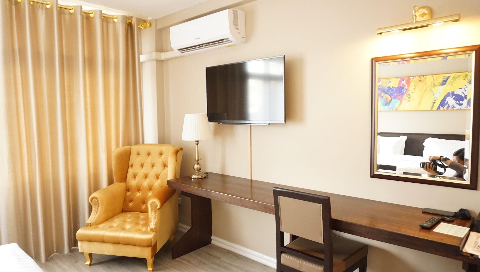 Taris Art Hotel Phrae Ngoại thất bức ảnh