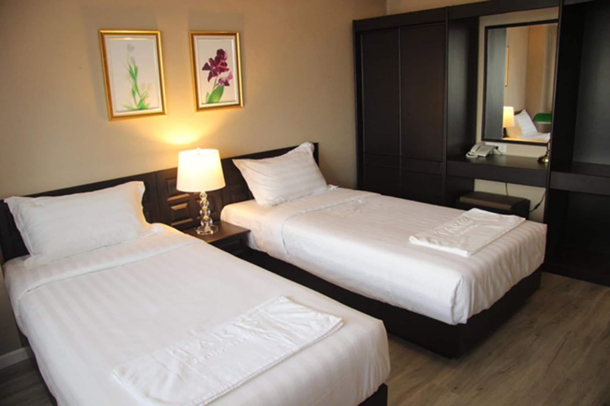 Taris Art Hotel Phrae Ngoại thất bức ảnh
