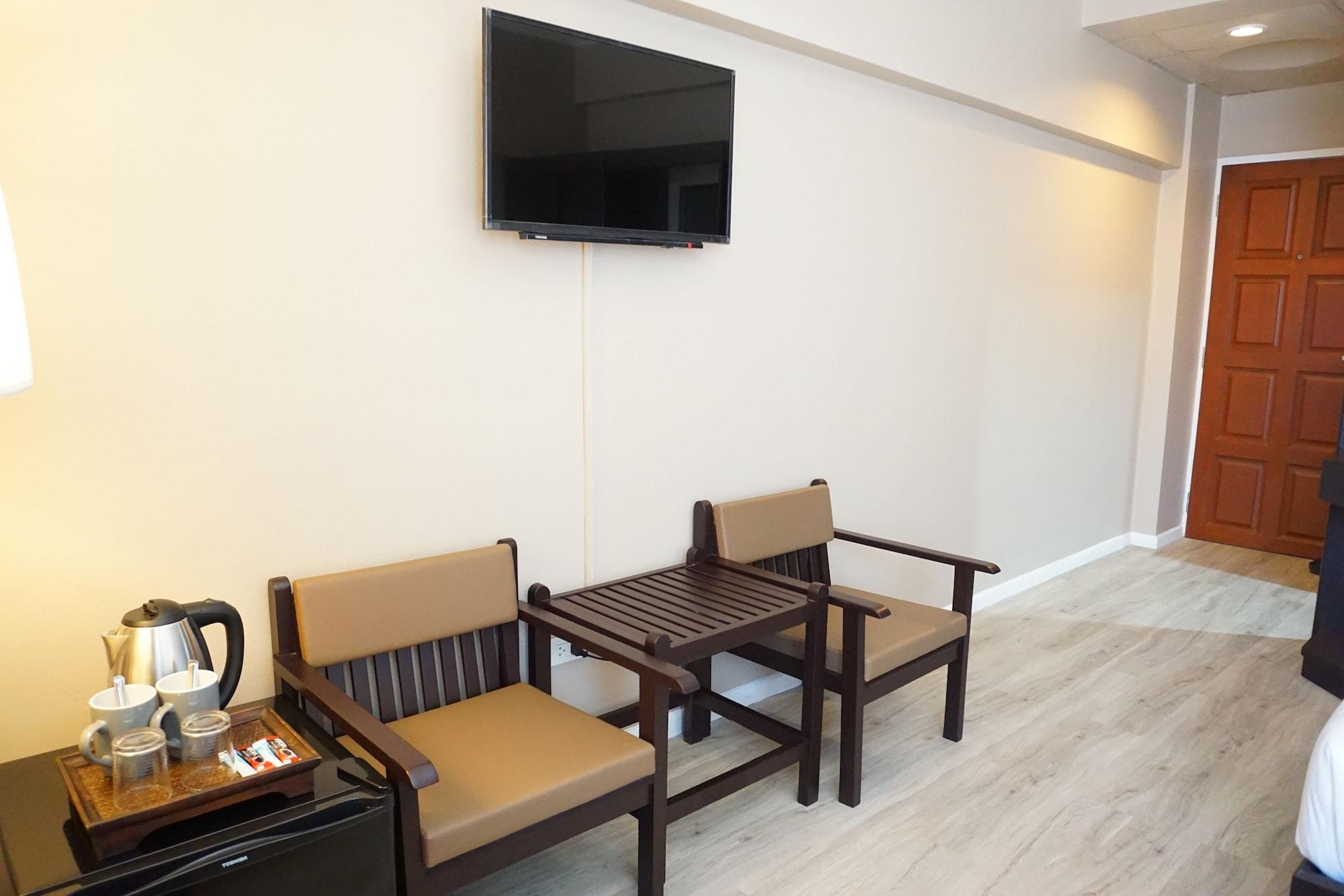 Taris Art Hotel Phrae Ngoại thất bức ảnh