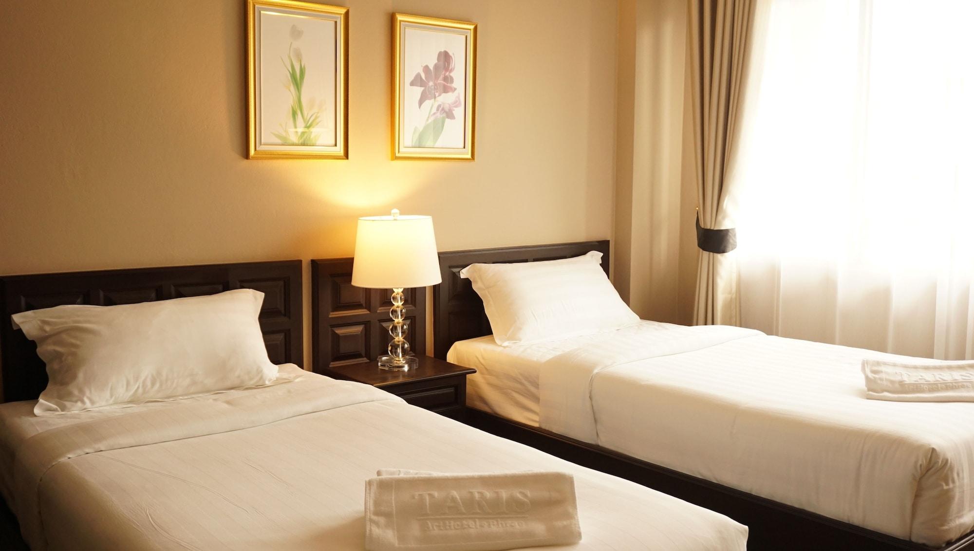 Taris Art Hotel Phrae Ngoại thất bức ảnh