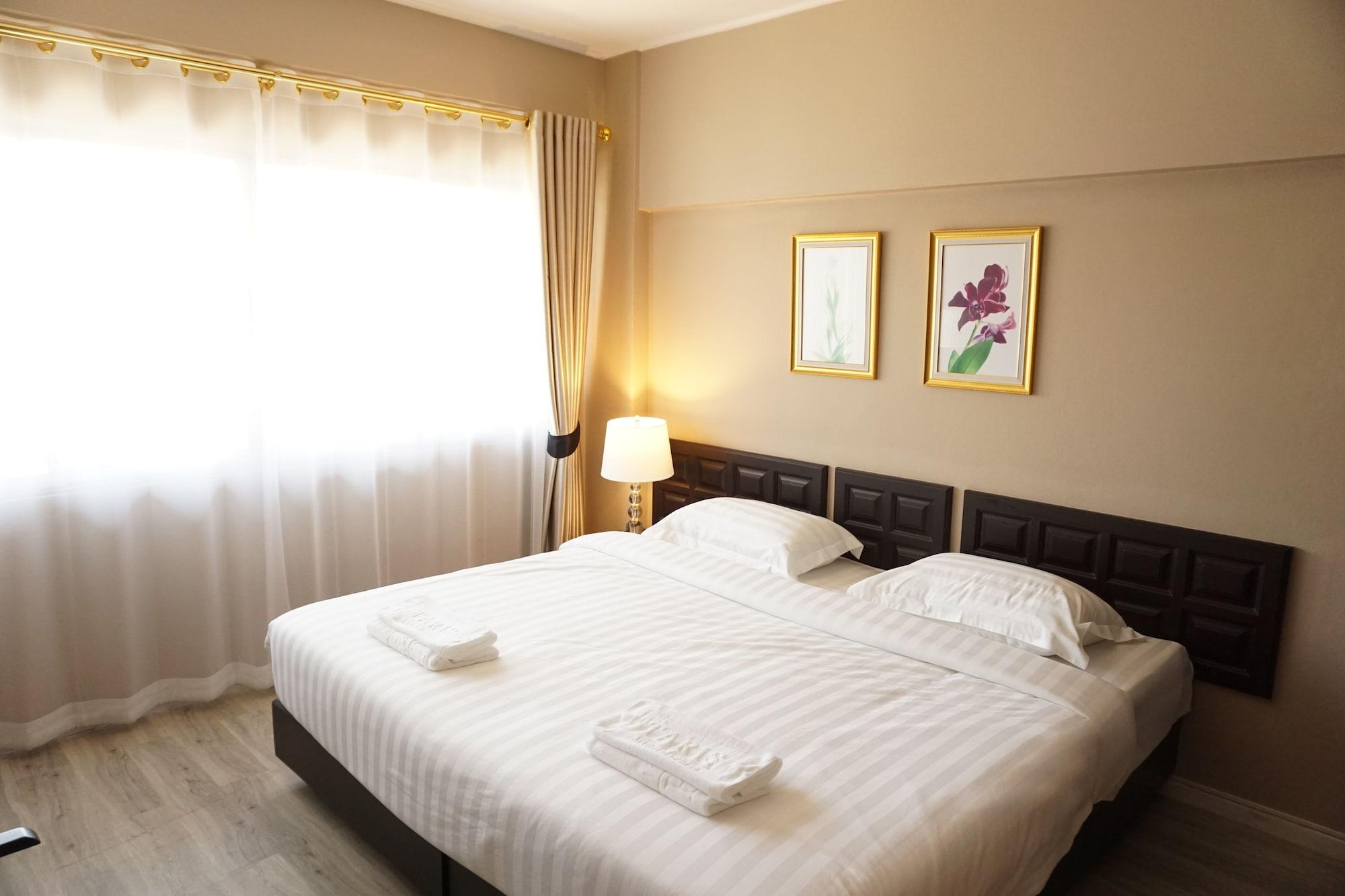 Taris Art Hotel Phrae Ngoại thất bức ảnh