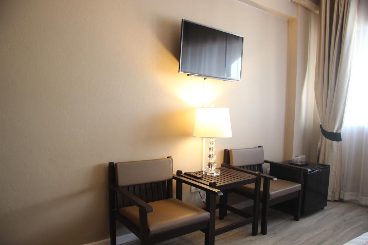 Taris Art Hotel Phrae Ngoại thất bức ảnh