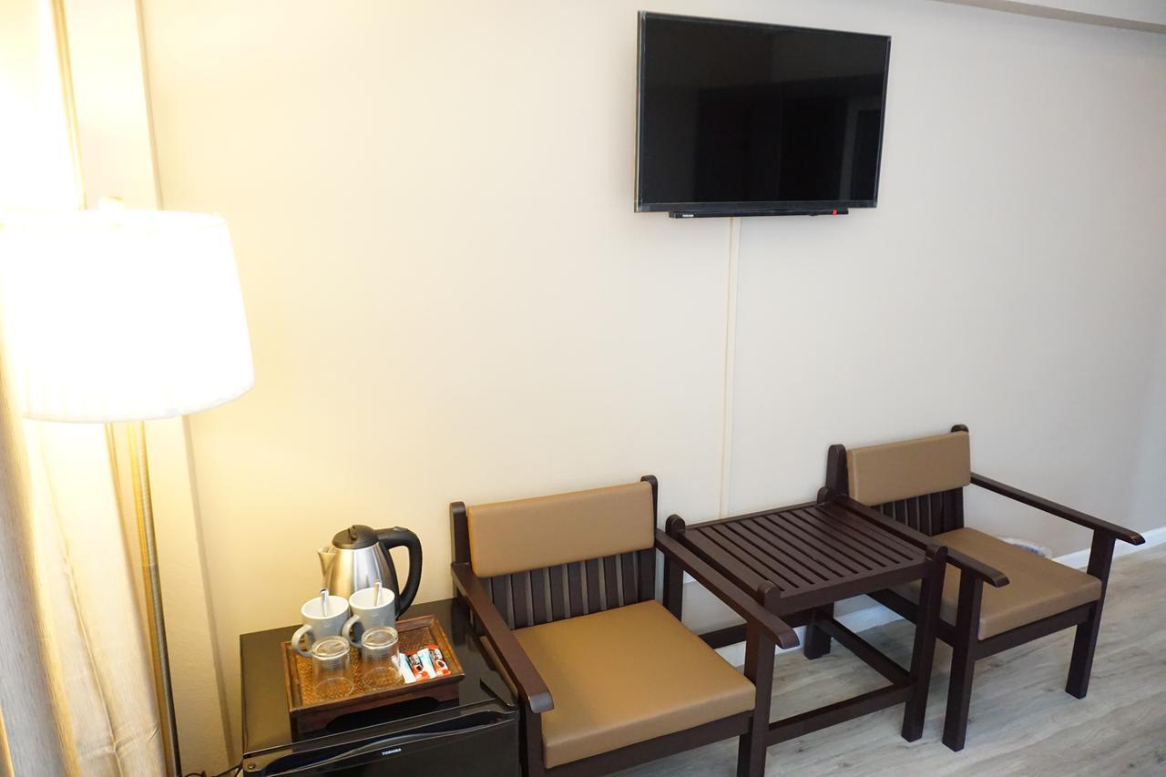 Taris Art Hotel Phrae Ngoại thất bức ảnh