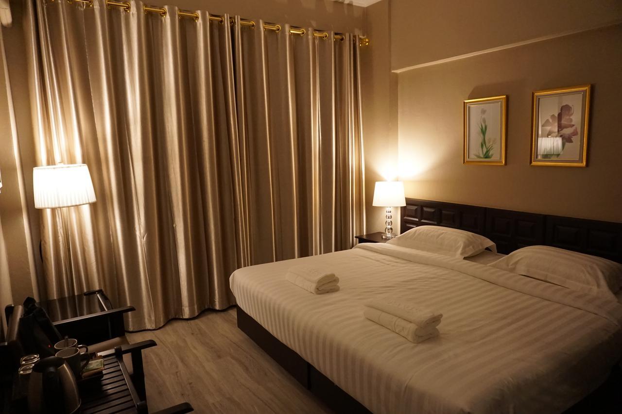 Taris Art Hotel Phrae Ngoại thất bức ảnh