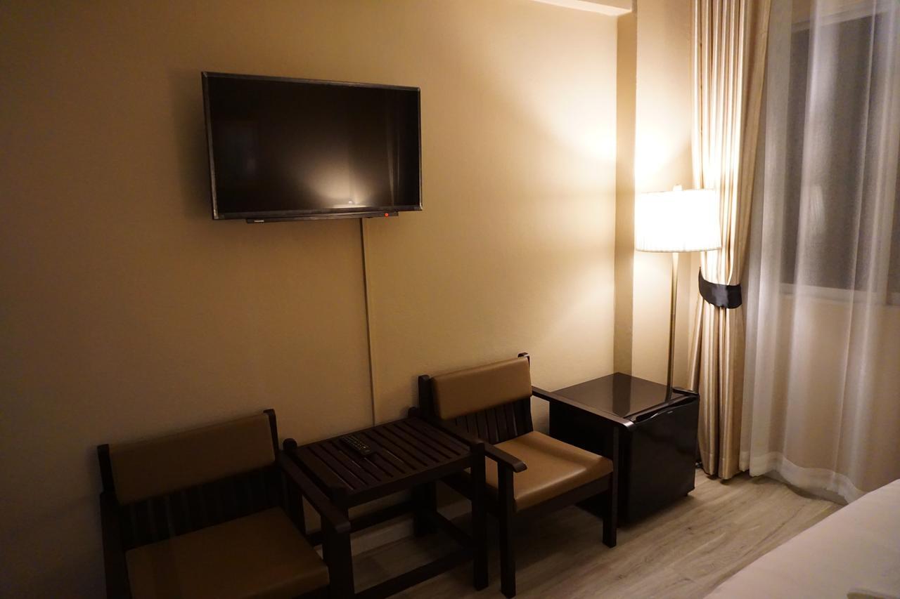 Taris Art Hotel Phrae Ngoại thất bức ảnh