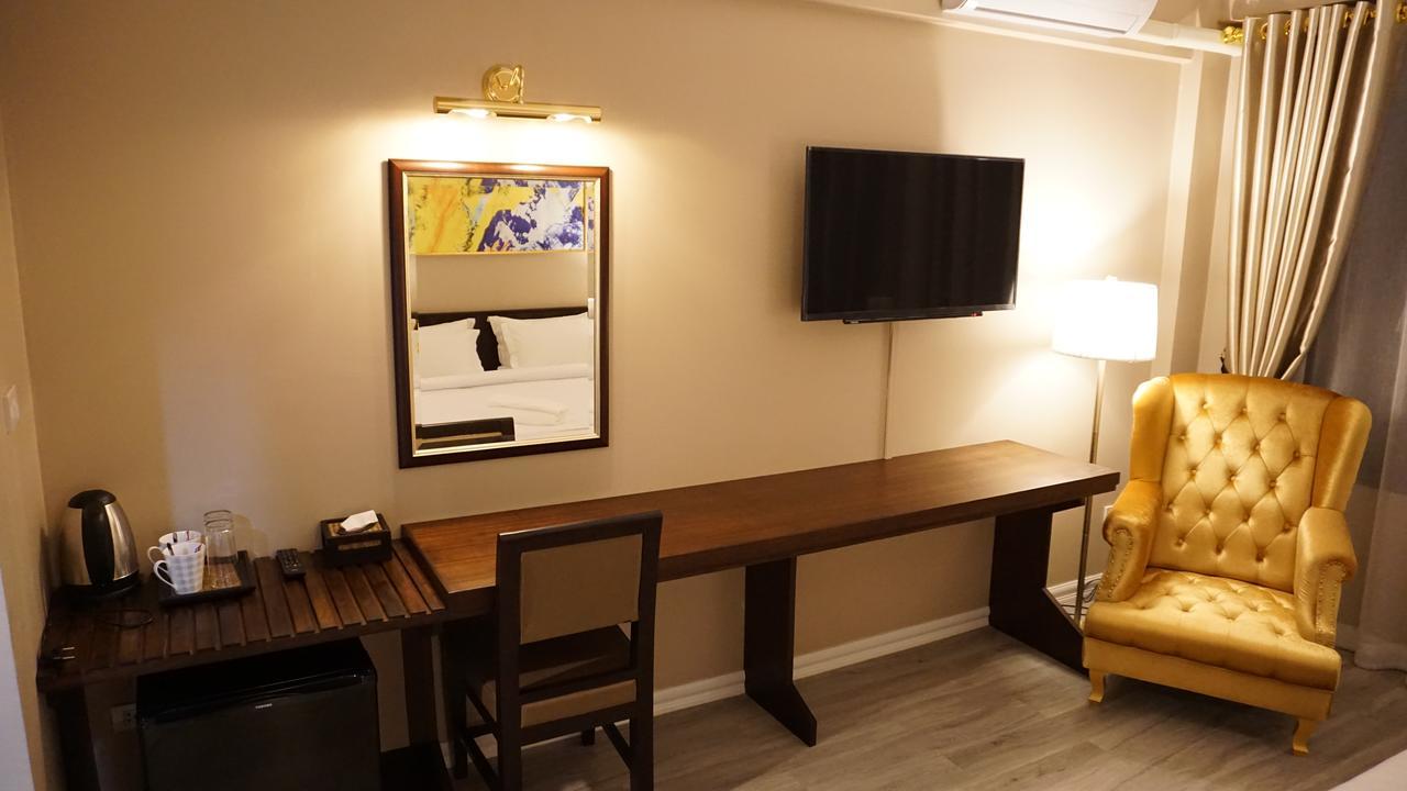 Taris Art Hotel Phrae Ngoại thất bức ảnh