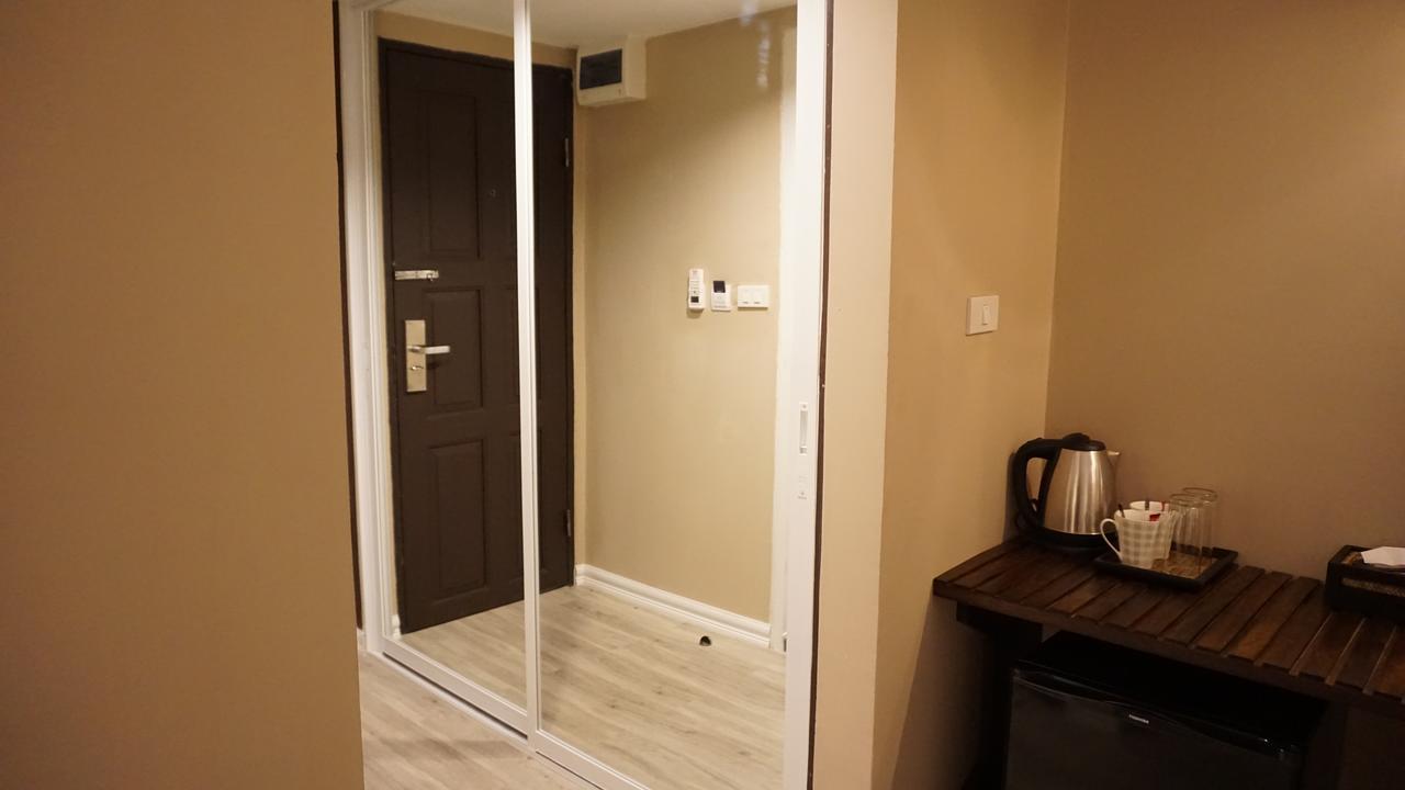 Taris Art Hotel Phrae Ngoại thất bức ảnh